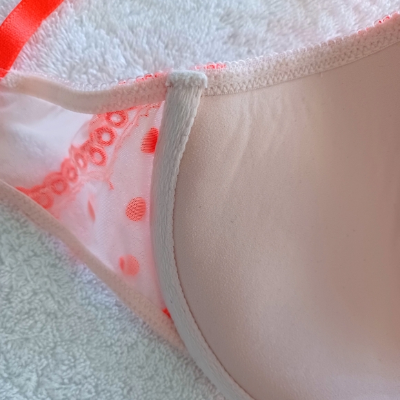 Victoria's Secret Push Up Padded Bra, Size 32D - Picture 9 of 16